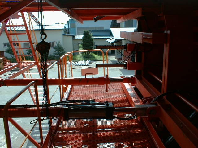 油圧式サイド+インバートフォーム装置