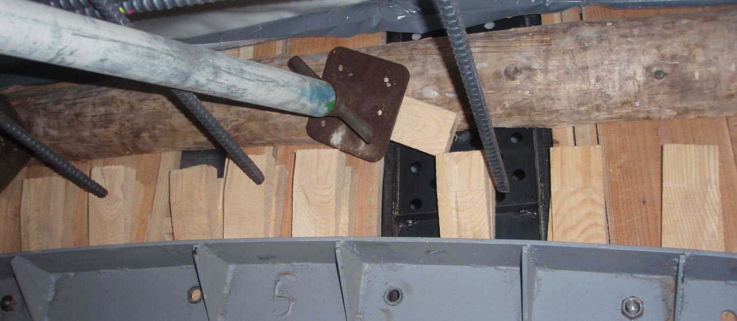 ブリージング水除去妻板