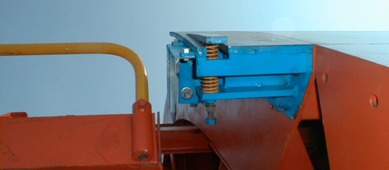 クラック防止装置