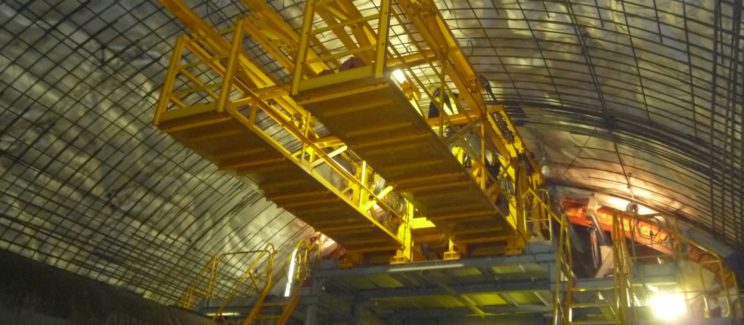 トンネル先端用バイブレータ装置