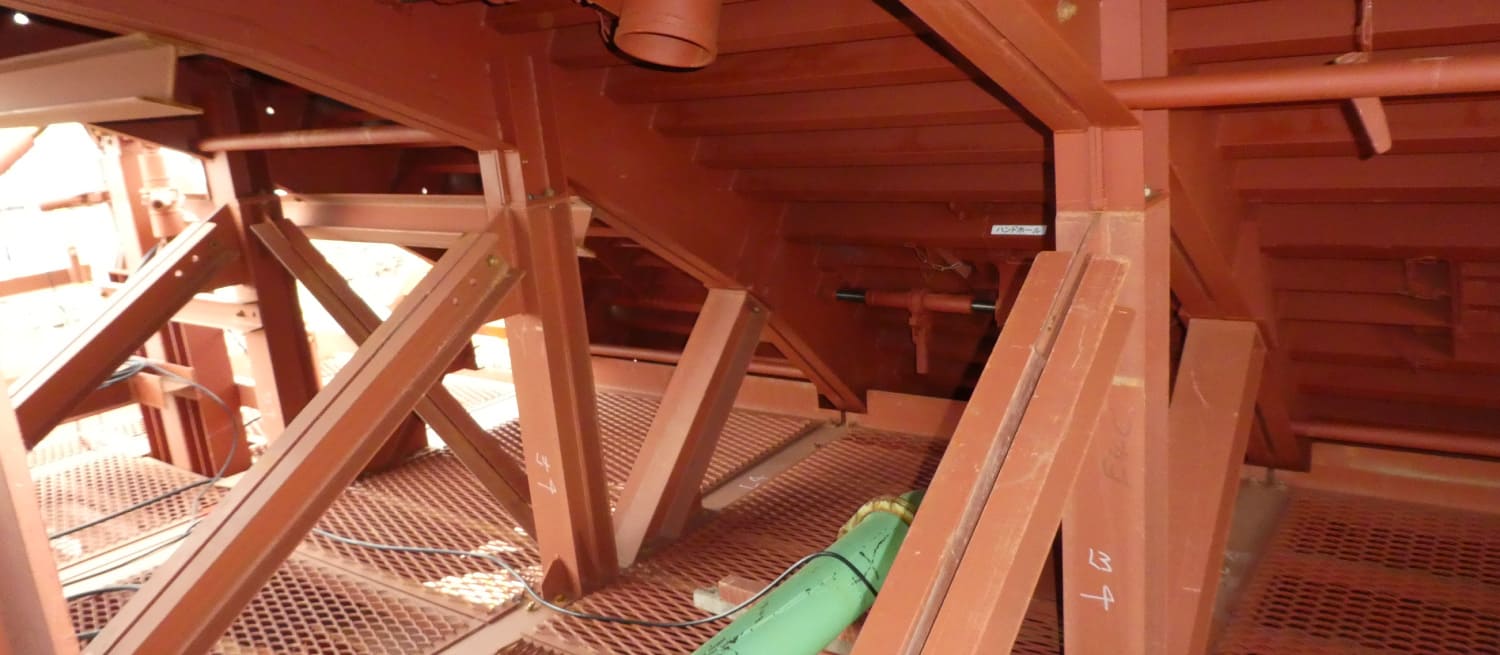 肩部コンクリート注入口