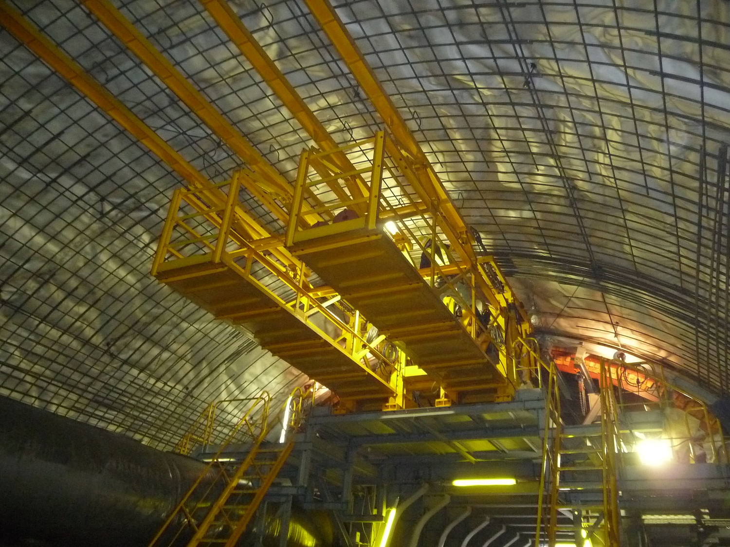 トンネル天端用バイブレータ装置