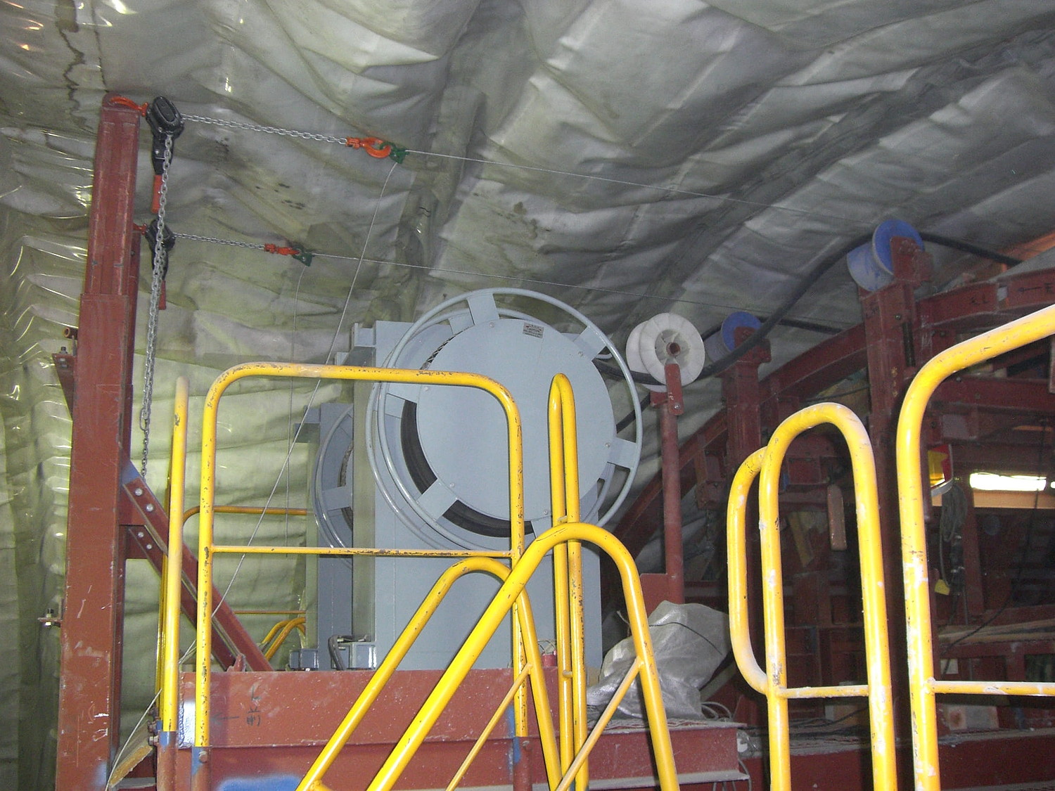 ケーブル式天端バイブレータ装置