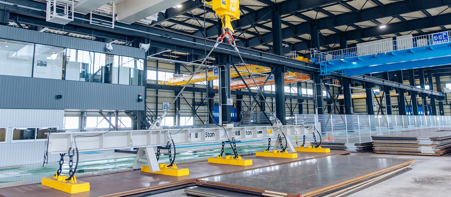 北陸BASE（原板⾃動搬送倉庫）⼊荷時