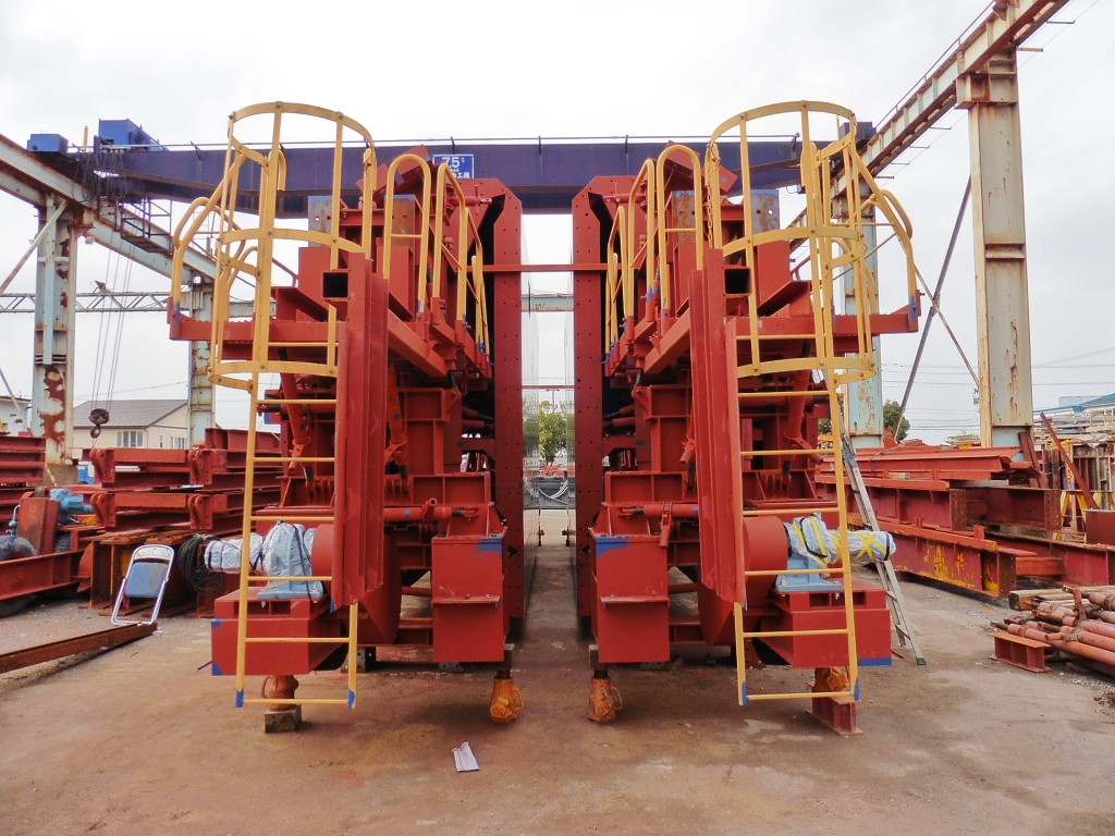 背割型スチールフォーム|北陸建工グループ